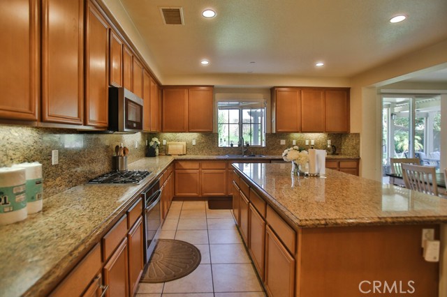 Detail Gallery Image 6 of 73 For 1672 Torino St, Redlands,  CA 92374 - 6 Beds | 3 Baths