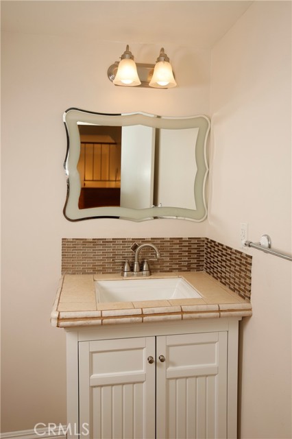 Detail Gallery Image 10 of 23 For 400 W Riverside Dr #2,  Burbank,  CA 91506 - 3 Beds | 2/1 Baths