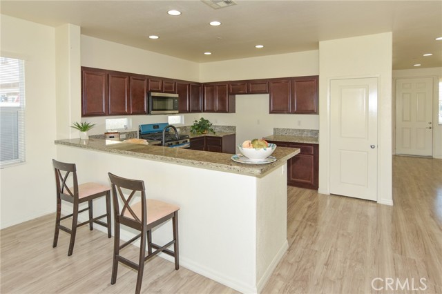 Detail Gallery Image 13 of 52 For 2064 Radiant Cir, San Jacinto,  CA 92582 - 5 Beds | 2/1 Baths