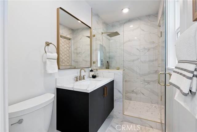 Detail Gallery Image 28 of 51 For 3900 Benedict Canyon Dr, Sherman Oaks,  CA 91423 - 3 Beds | 4 Baths