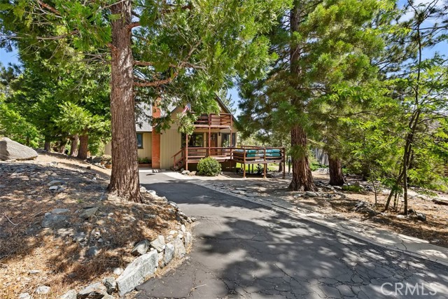 Detail Gallery Image 1 of 22 For 2300 Lausanne Dr, Wrightwood,  CA 92397 - 4 Beds | 2 Baths