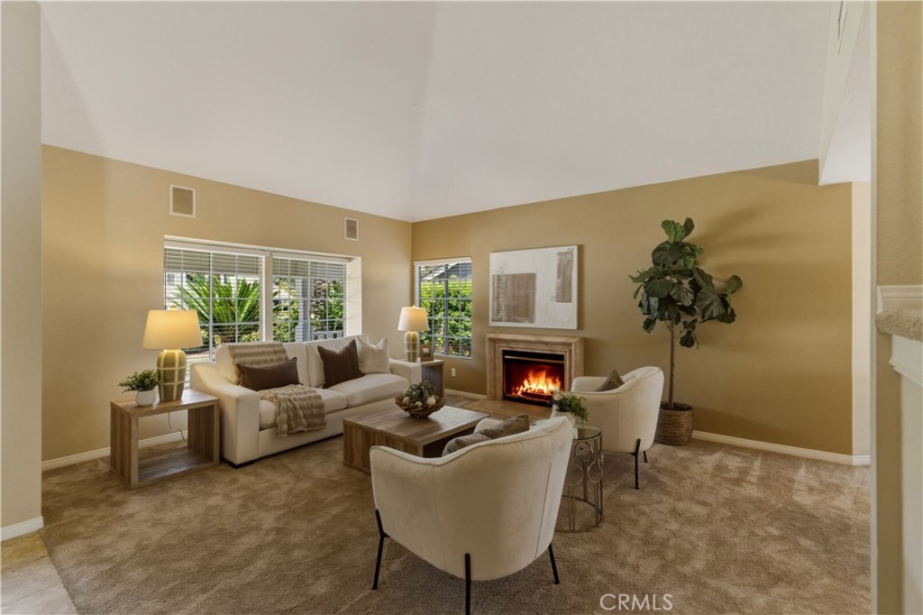 https://media.crmls.org/medias/8d7b78bf-5d19-4ff9-b813-1118c3fcad24.jpg?preset=X-Large
