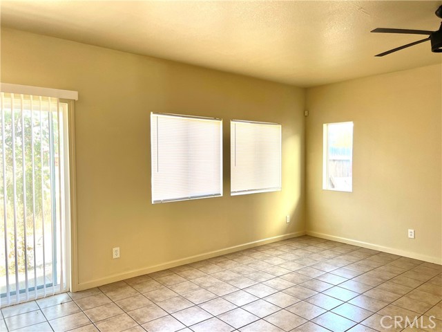 1343 Riverside Court, Merced CA: https://media.crmls.org/medias/8d7bb7a5-5c5f-4ac1-a9ef-9c3ed685b5d0.jpg
