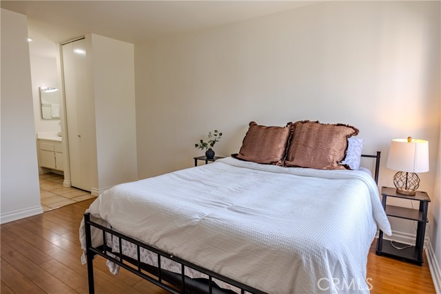 Detail Gallery Image 10 of 22 For 5460 White Oak #K301,  Encino,  CA 91316 - 2 Beds | 2 Baths