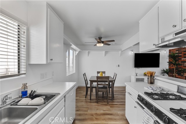Detail Gallery Image 21 of 37 For 221 27th St, Manhattan Beach,  CA 90266 - 2 Beds | 2 Baths