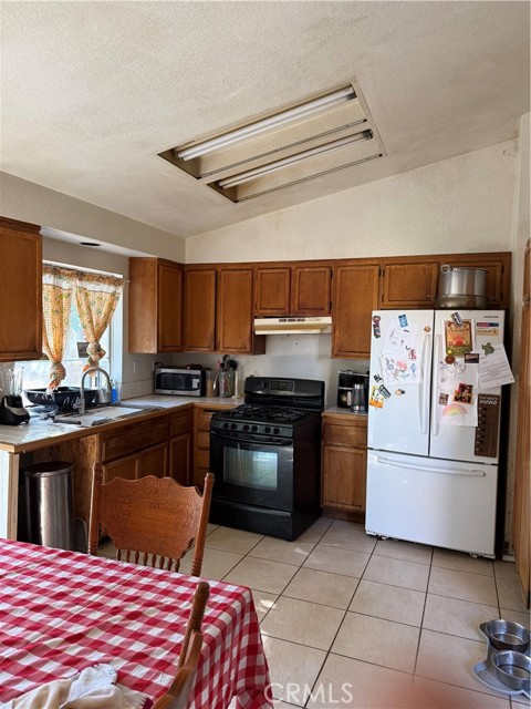 Detail Gallery Image 5 of 7 For 3160 Crowne Dr, Palmdale,  CA 92551 - 4 Beds | 2 Baths