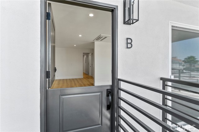 Detail Gallery Image 7 of 24 For 913 E Balboa Blvd #B,  Newport Beach,  CA 92661 - 3 Beds | 3 Baths