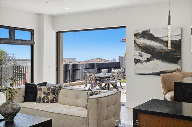 Detail Gallery Image 43 of 72 For 5108 Gordon Ln, San Diego,  CA 92109 - 4 Beds | 5/1 Baths