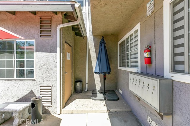 6923 Ben Avenue, North Hollywood CA: https://media.crmls.org/medias/8d7eee7f-39f8-4980-ade0-e4125b09ebb2.jpg