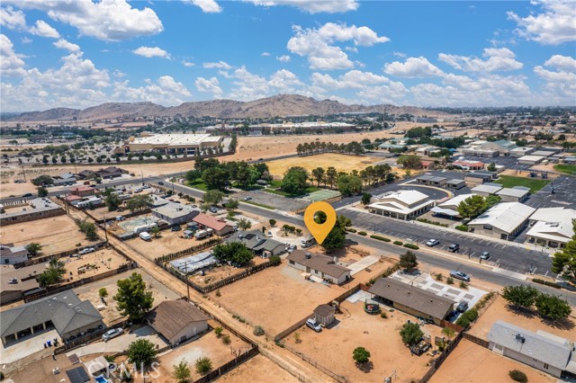 15419 Wichita Road, Apple Valley CA: https://media.crmls.org/medias/8d7f5245-3028-4e88-a7a4-894e552fa6d7.jpg