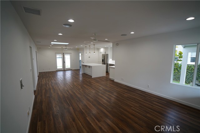 Detail Gallery Image 2 of 24 For 4466 Sherman Oaks Cir, Sherman Oaks,  CA 91403 - 3 Beds | 2 Baths