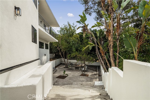 Detail Gallery Image 35 of 39 For 3950 Franklin Ave, Los Angeles,  CA 90027 - 3 Beds | 3/1 Baths