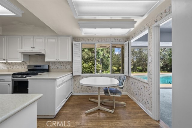Detail Gallery Image 9 of 33 For 1530 Kenmore Rd, Pasadena,  CA 91106 - 3 Beds | 3 Baths
