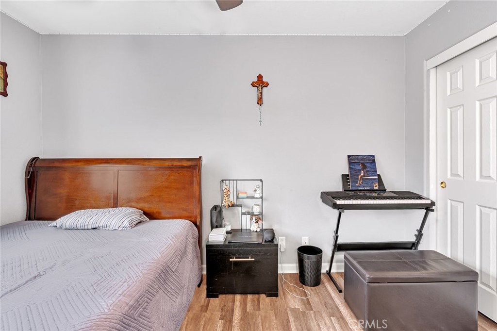 https://media.crmls.org/medias/8d80e2fd-8882-4178-abfb-0c8161b2ace6.jpg?preset=X-Large