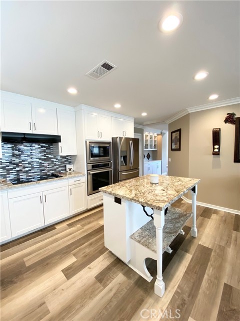 Detail Gallery Image 13 of 48 For 22761 Granite Dome, Canyon Lake,  CA 92587 - 3 Beds | 2/1 Baths