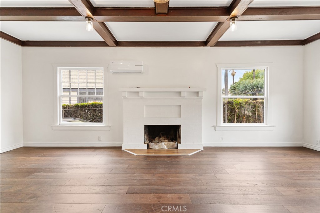 MLS #OC25097887 img 3