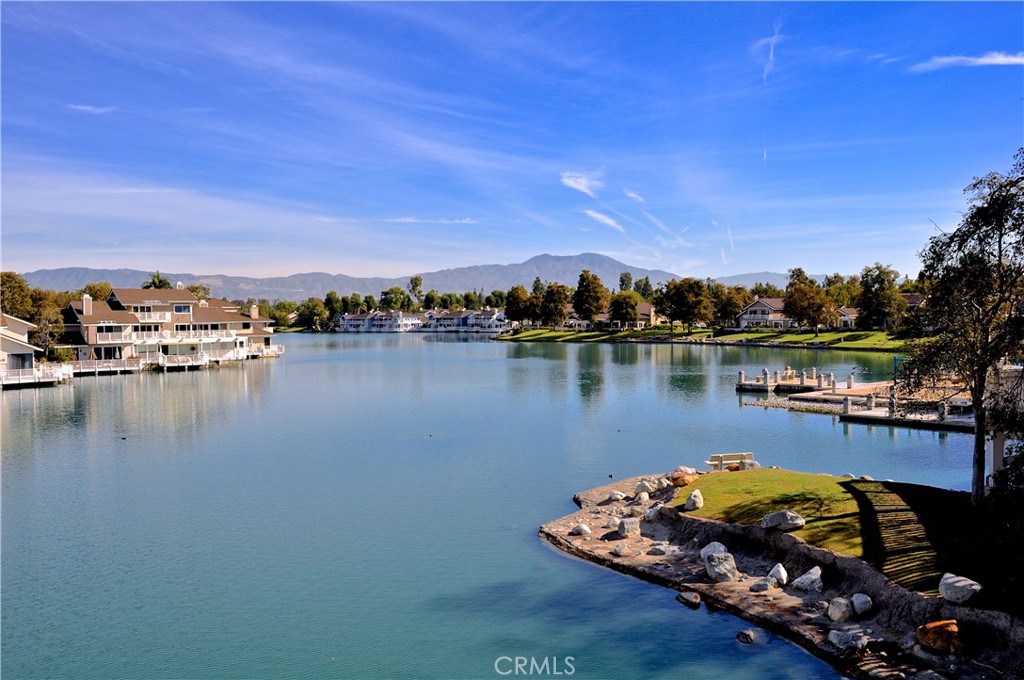 https://media.crmls.org/medias/8d81693e-5ab8-4718-b447-12c502e326cb.jpg?preset=X-Large