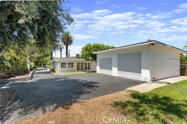 670 E Palm Avenue, Redlands CA: https://media.crmls.org/medias/8d81714c-2ac4-4443-b2ca-637176eaf61c.jpg