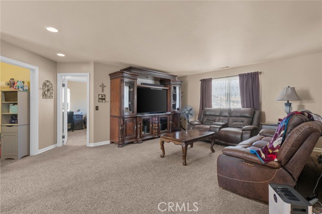 12776 Berrydale Street, Victorville CA: https://media.crmls.org/medias/8d81a602-e347-4e28-9272-d682522fce0a.jpg