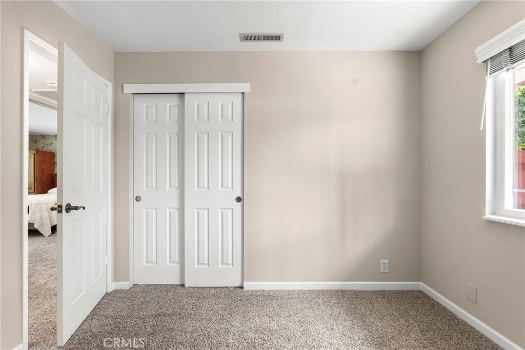 https://media.crmls.org/medias/8d8214e0-f0f2-4c74-ad0f-f11b70d3b76c.jpg?preset=X-Large