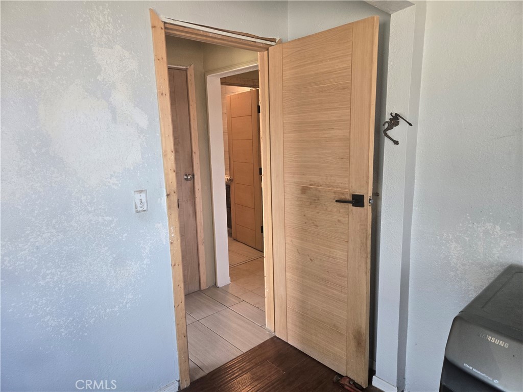 https://media.crmls.org/medias/8d822030-719c-423c-bf6b-aaef1503b4ac.jpg?preset=X-Large
