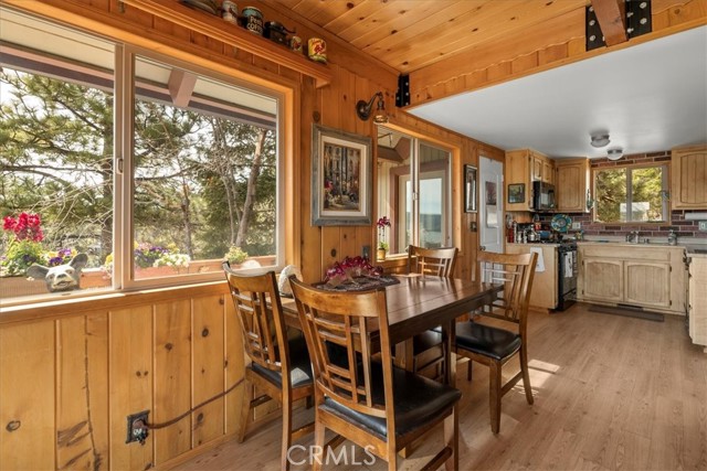 Detail Gallery Image 12 of 38 For 1285 Ridge Rd, Fawnskin,  CA 92333 - 3 Beds | 2 Baths