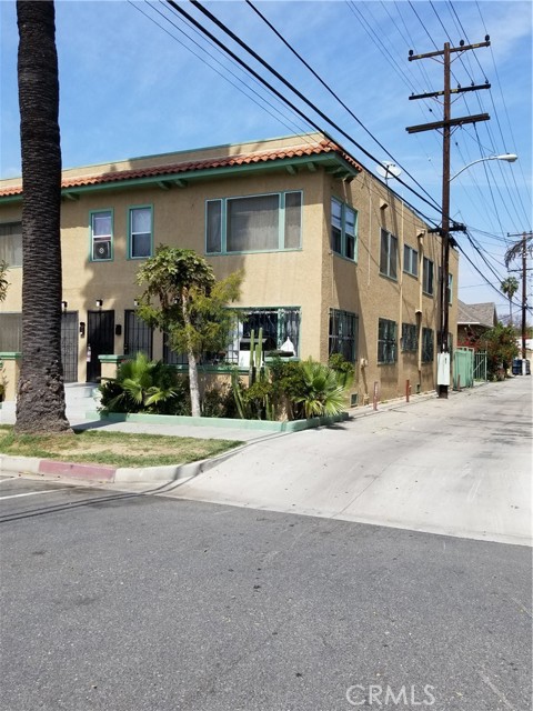 433 W 9th Street, Long Beach CA: https://media.crmls.org/medias/8d82596b-d56c-45f1-a112-34b60a24f2d5.jpg
