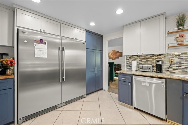 Detail Gallery Image 14 of 70 For 15717 Rosehaven Ln, Canyon Country,  CA 91387 - 3 Beds | 2/1 Baths
