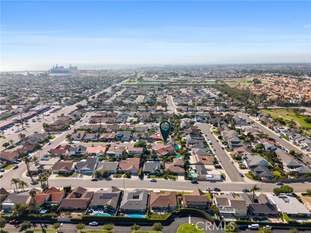 Nearby to South Coast Plaza, Costco, HB Central Park, Library and Senior Center and the HB Sports Complex!