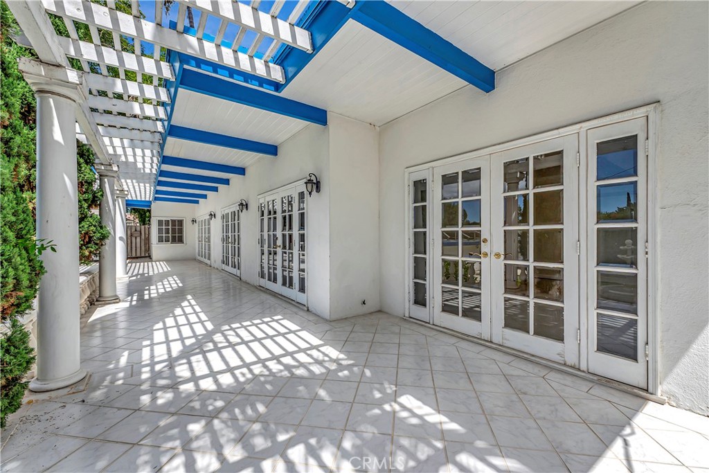 https://media.crmls.org/medias/8d849f6b-13b3-4add-a163-cfd0ff666674.jpg?preset=X-Large
