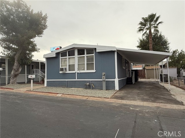 995 Pomona Road, Corona CA: https://media.crmls.org/medias/8d84b071-8bf9-4006-8d0b-e618eedd2dea.jpg