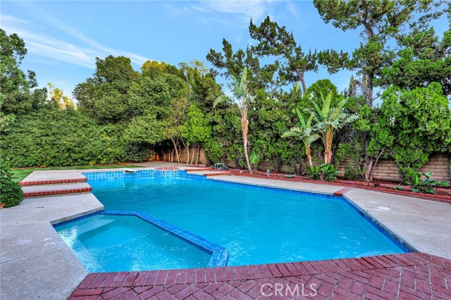 10938 Remmet Avenue, Chatsworth CA: https://media.crmls.org/medias/8d8523be-e34f-4188-b7c0-c837f99dcba2.jpg