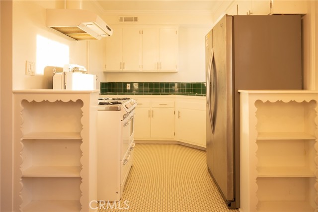 Detail Gallery Image 3 of 24 For 1745 N Mariposa, Los Angeles,  CA 90027 - 1 Beds | 1 Baths