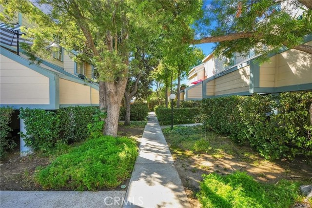 Detail Gallery Image 3 of 45 For 9917 Independence Ave #C,  Chatsworth,  CA 91311 - 2 Beds | 2 Baths