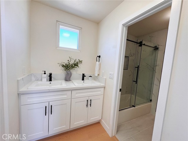 Detail Gallery Image 8 of 11 For 8633 Cimarron St, Los Angeles,  CA 90047 - 4 Beds | 3 Baths