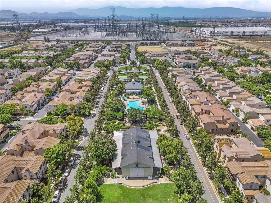 https://media.crmls.org/medias/8d878e73-c5b1-4375-a4fd-73d11a984c08.jpg?preset=X-Large