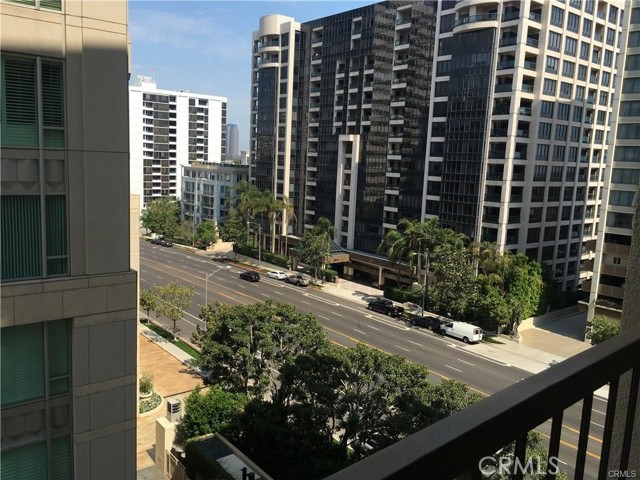 Detail Gallery Image 4 of 12 For 10747 Wilshire #904,  Los Angeles,  CA 90024 - 2 Beds | 2 Baths