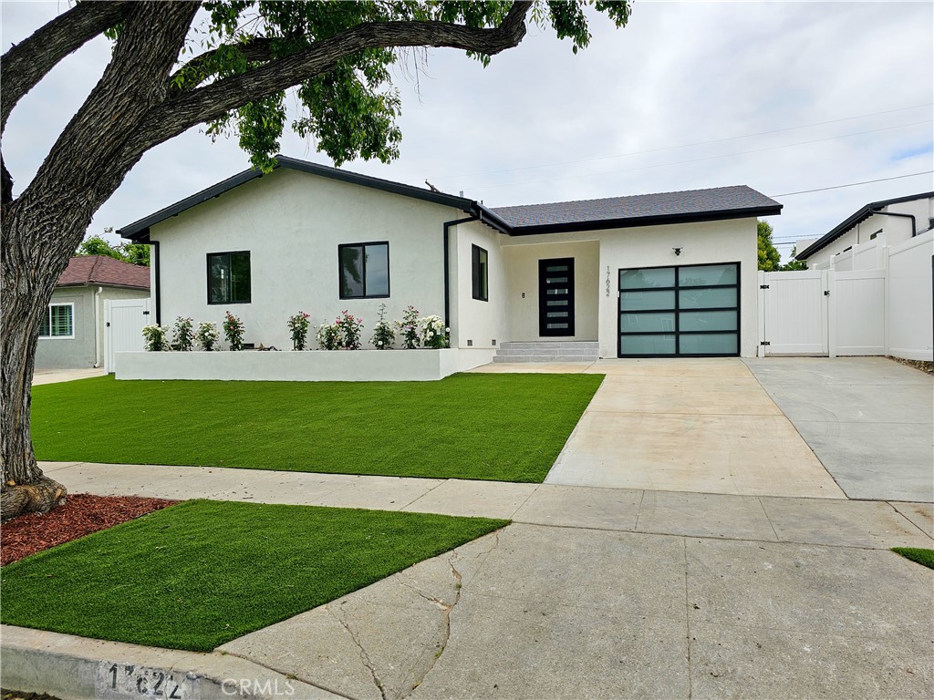 17622 Collins Street, Encino, CA 91316