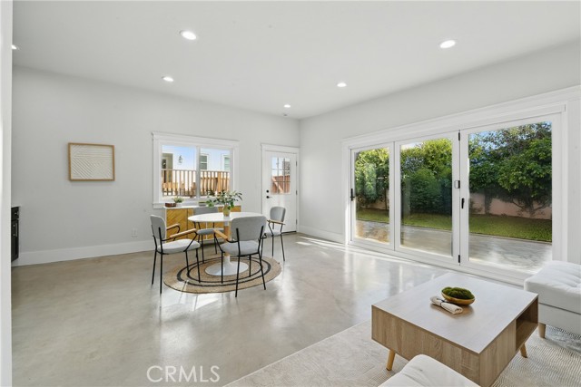 2111 S Bronson Ave, Los Angeles CA: https://media.crmls.org/medias/8d87e64c-9b8b-4958-9316-ef37e1770a4f.jpg