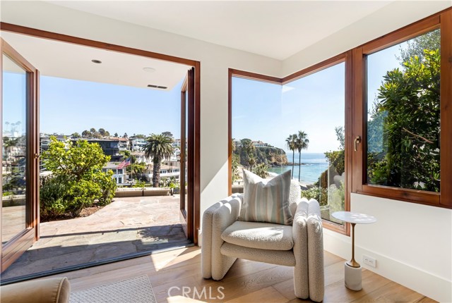 86 Emerald Bay, Laguna Beach CA: https://media.crmls.org/medias/8d8882b7-c6b5-488d-b124-90749bf02fb3.jpg