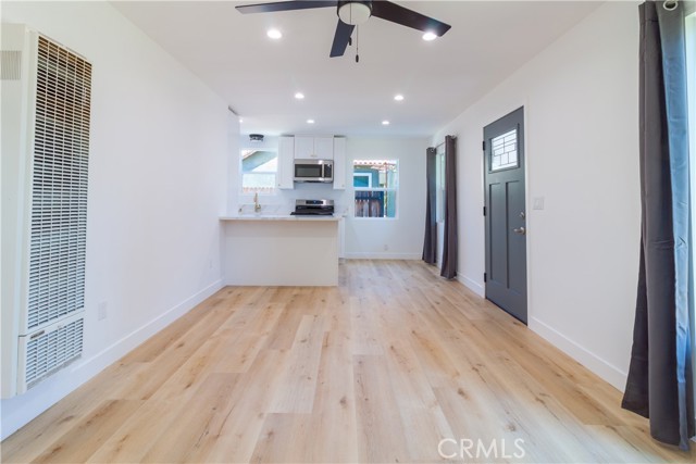 2123 Navarro Avenue, Altadena CA: https://media.crmls.org/medias/8d8a576e-2b58-45bc-a756-037651e94f54.jpg