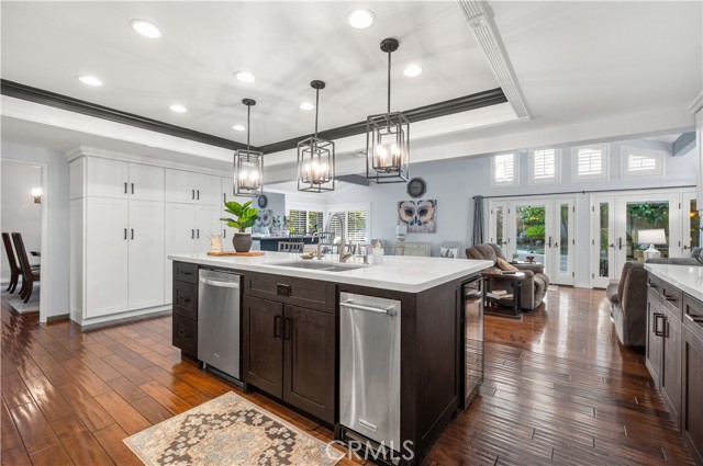 2565 Cliff Rd, Upland CA: https://media.crmls.org/medias/8d8b8418-e180-451a-a88e-7e9b70435f73.jpg