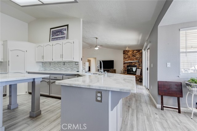 Detail Gallery Image 14 of 42 For 19783 Lara Ln, Apple Valley,  CA 92308 - 4 Beds | 3 Baths