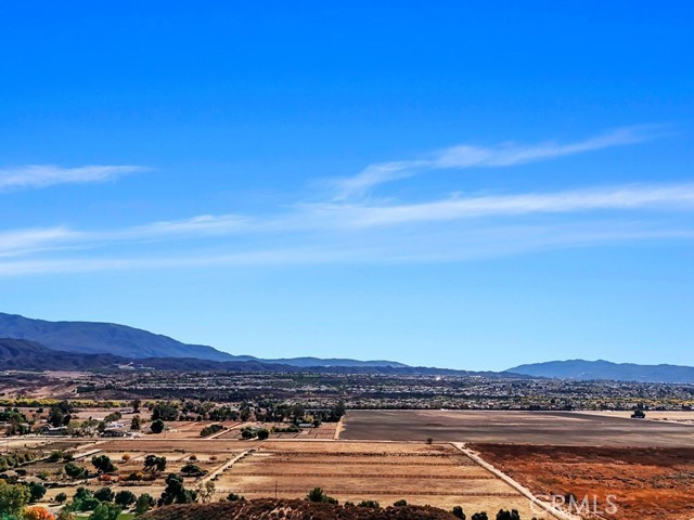 https://media.crmls.org/medias/8d8c5782-ddd1-4f86-afe4-b40038f48f3b.jpg?preset=X-Large