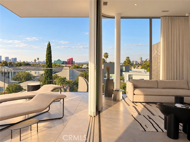 838 N Kings RD Unit: PH1