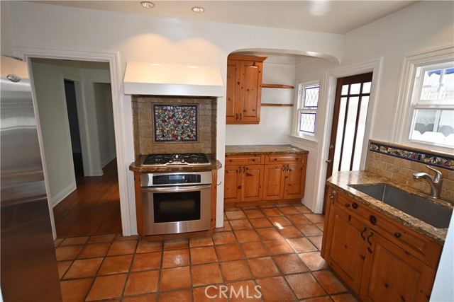 Detail Gallery Image 6 of 23 For 162 Glendora Ave., Long Beach,  CA 90803 - 2 Beds | 2 Baths