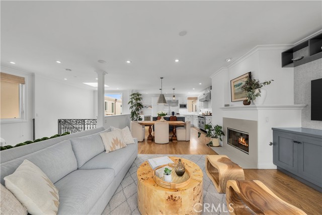 807 Crest Drive, Manhattan Beach CA: https://media.crmls.org/medias/8d8e4eb4-82cf-427a-b3f5-914c3010bc32.jpg