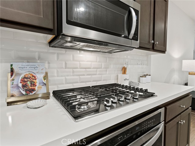 Detail Gallery Image 9 of 53 For 11238 N Mission Heights Dr, –,  CA 91345 - 3 Beds | 3 Baths