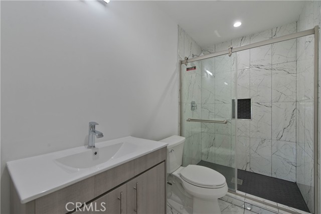 Detail Gallery Image 5 of 11 For 6644 Lemona Ave, Van Nuys,  CA 91405 - 3 Beds | 2 Baths