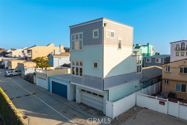 55 B Surfside Avenue, Surfside CA: https://media.crmls.org/medias/8d8f0486-0943-43c3-a981-77cce195bede.jpg
